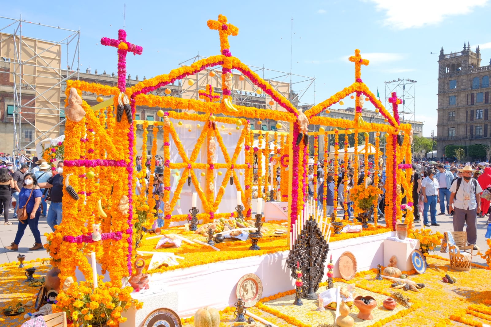 Abre al público la Gran Ofrenda del Día de Muertos en el Zócalo - Planeta  Tlaxcala